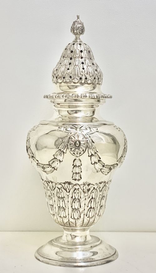 A LARGE HIGH QUALITY EDWARDIAN STERLING SILVER SUGAR CASTER 1904 - ADDITIONAL PHOTO 3