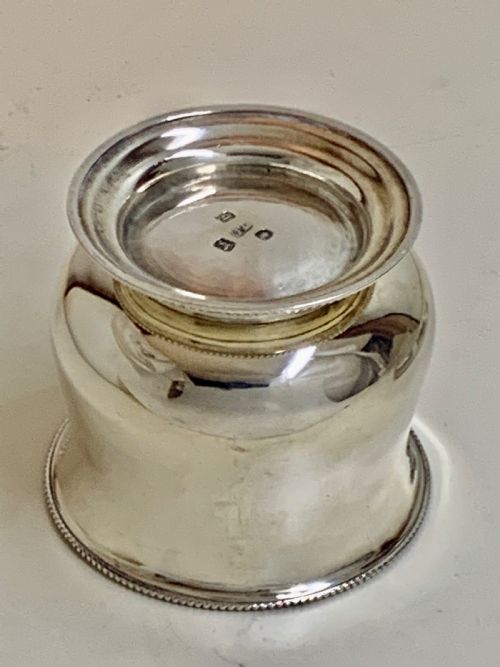 A GEORGE III SILVER SUGAR BOWL MADE BY WALTER BRIND OF LONDON IN 1777 - ADDITIONAL PHOTO 4