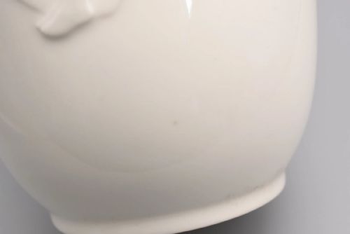 ROYAL COPENHAGEN WHITE PORCELAIN VASE BY HANS HENRIK HANSEN - ADDITIONAL PHOTO 5