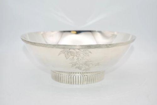 STERLING SILVER BOWL ENGRAVED INSIDE OUT WITH LEAF STRAWBERRY DECORATION - ADDITIONAL PHOTO 1