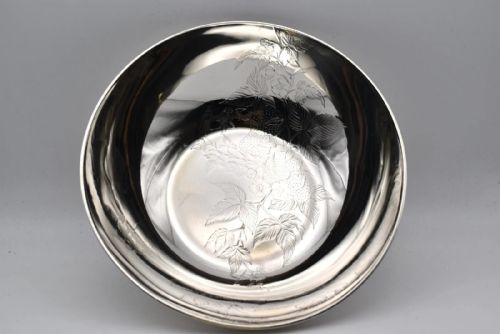 STERLING SILVER BOWL ENGRAVED INSIDE OUT WITH LEAF STRAWBERRY DECORATION - ADDITIONAL PHOTO 3
