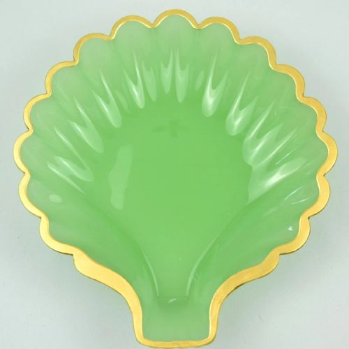 PAIR LARGE ANTIQUE FRENCH GREEN OPALINE GLASS SCALLOP SHELL DISHES GILT EDGE - ADDITIONAL PHOTO 1