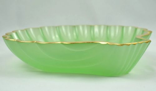 PAIR LARGE ANTIQUE FRENCH GREEN OPALINE GLASS SCALLOP SHELL DISHES GILT EDGE - ADDITIONAL PHOTO 11