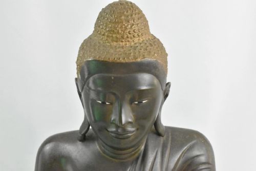 A LARGE ANTIQUE BRONZE MANDALAY BURMESE SEATED BUDDHA CIRCA 19TH CENTURY - ADDITIONAL PHOTO 1