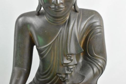 A LARGE ANTIQUE BRONZE MANDALAY BURMESE SEATED BUDDHA CIRCA 19TH CENTURY - ADDITIONAL PHOTO 2