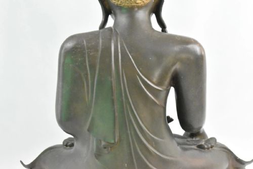 A LARGE ANTIQUE BRONZE MANDALAY BURMESE SEATED BUDDHA CIRCA 19TH CENTURY - ADDITIONAL PHOTO 8
