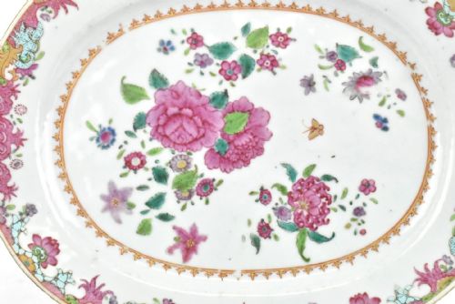 PAIR OF QING ANTIQUE 18 CENTURY FAMILLE ROSE CHINESE PORCELAIN PLATTERSDISHES - ADDITIONAL PHOTO 2