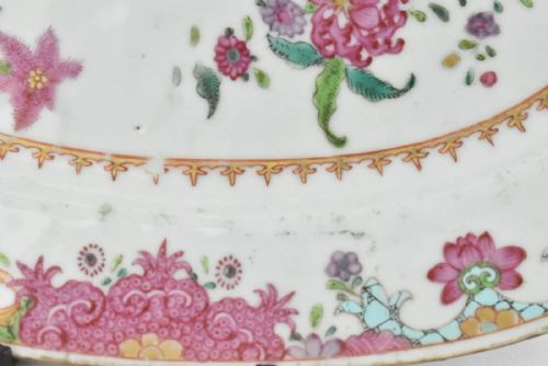 PAIR OF QING ANTIQUE 18 CENTURY FAMILLE ROSE CHINESE PORCELAIN PLATTERSDISHES - ADDITIONAL PHOTO 9