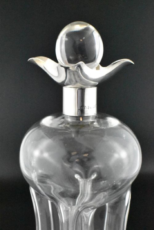 A LARGE GLUG GLUG DECANTER 1925 WITH SILVER TOP BY HUKIN HEATH LTD - ADDITIONAL PHOTO 4