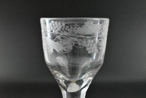 18TH CENTURY JACOBITE AIR TWIST WINE GLASS WITH GRAPE AND VINE ENGRAVING - ADDITIONAL PHOTO 4