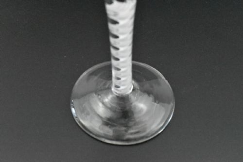 18TH CENTURY JACOBITE AIR TWIST WINE GLASS WITH GRAPE AND VINE ENGRAVING - ADDITIONAL PHOTO 9