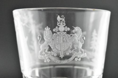 AN ANTIQUE ENGRAVED GLASS RUMMER A LARGE WIDEBOWLED DRINKING GLASS - ADDITIONAL PHOTO 5