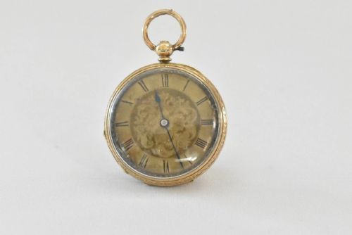 J W BENSON 18CT GOLD VICTORIAN FOB WATCH WITH FLORAL ENGRAVING TO FACE AND BACK - ADDITIONAL PHOTO 2