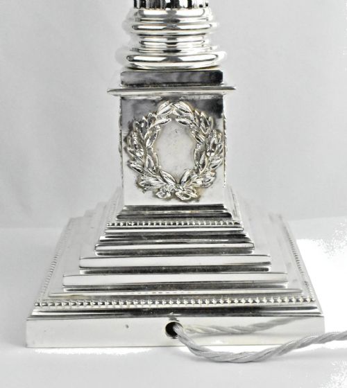 A LARGE ANTIQUE VICTORIAN SILVER PLATED CORINTHIAN COLUMN TABLE LAMP CA 19TH C - ADDITIONAL PHOTO 3
