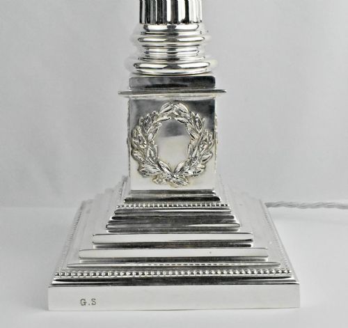 A LARGE ANTIQUE VICTORIAN SILVER PLATED CORINTHIAN COLUMN TABLE LAMP CA 19TH C - ADDITIONAL PHOTO 8