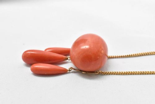 VINTAGE MID CENTURY 18CT GOLD MOUNTED CORAL PENDANT WITH CHAIN LINK NECKLACE - ADDITIONAL PHOTO 4