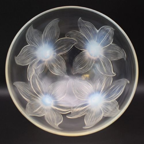 R LALIQUE ART DECO LYS FOOTED BOWL DECORATED W 4 LARGE FLOWER HEADS CIRCA 1924 - ADDITIONAL PHOTO 1