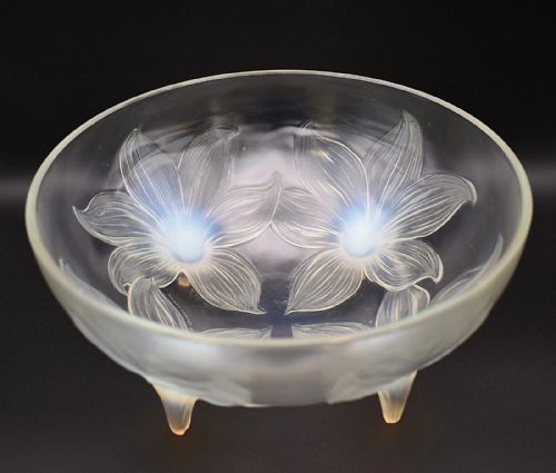 R LALIQUE ART DECO LYS FOOTED BOWL DECORATED W 4 LARGE FLOWER HEADS CIRCA 1924 - ADDITIONAL PHOTO 2