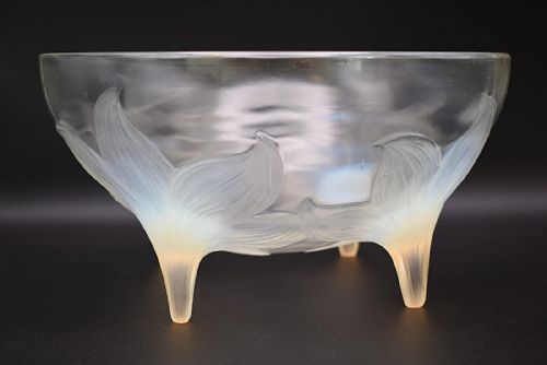 R LALIQUE ART DECO LYS FOOTED BOWL DECORATED W 4 LARGE FLOWER HEADS CIRCA 1924 - ADDITIONAL PHOTO 3