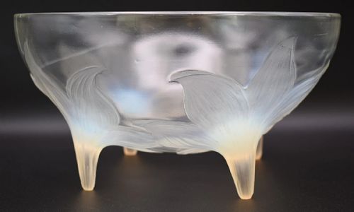 R LALIQUE ART DECO LYS FOOTED BOWL DECORATED W 4 LARGE FLOWER HEADS CIRCA 1924 - ADDITIONAL PHOTO 4