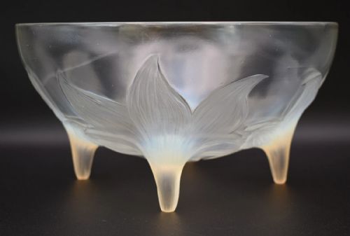 R LALIQUE ART DECO LYS FOOTED BOWL DECORATED W 4 LARGE FLOWER HEADS CIRCA 1924 - ADDITIONAL PHOTO 5