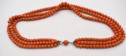 VINTAGE TRIPLE STRAND NATURAL ROUND CORAL BEADED NECKLACE 195 205 CA 1900 - ADDITIONAL PHOTO 5
