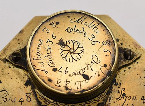 ANTIQUE FRENCH BUTTERFIELD POCKET COMPASS SUNDIAL CIRCA 1700'S - ADDITIONAL PHOTO 2
