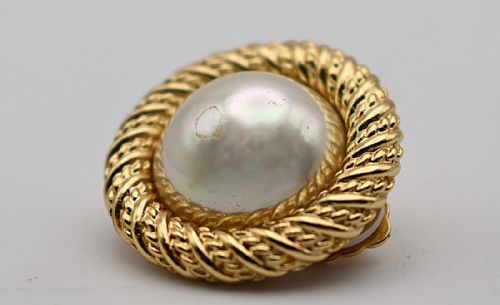 ANTIQUE CHRISTIAN DIOR LARGE FAUX PEARL GOLD PLATED CLIPON EARRINGS - ADDITIONAL PHOTO 2