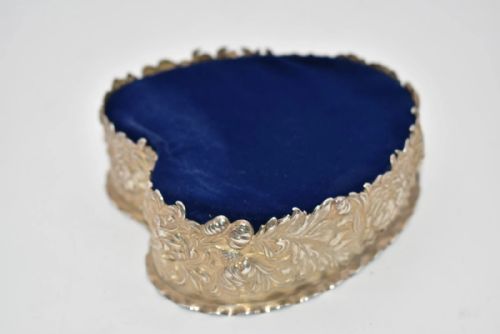 ANTIQUE STERLING SILVER HEART SHAPED PIN CUSHION GEORGE W SHIEBLER CIRCA 19TH C - ADDITIONAL PHOTO 1