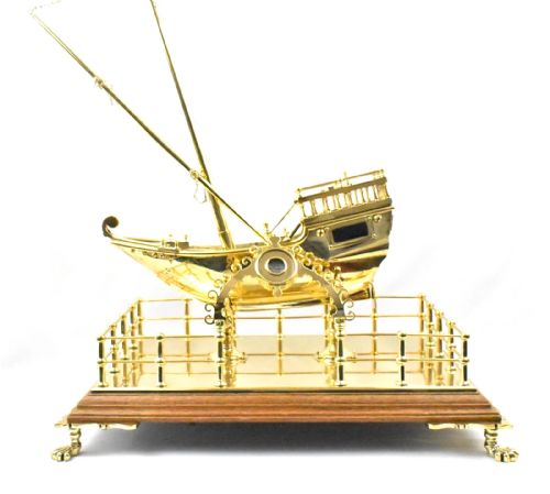 19TH CENTURY LARGE HIGH QUALITY ANTIQUE BRASS MODEL SHIP WITH A CENTRAL COMPASS - ADDITIONAL PHOTO 1