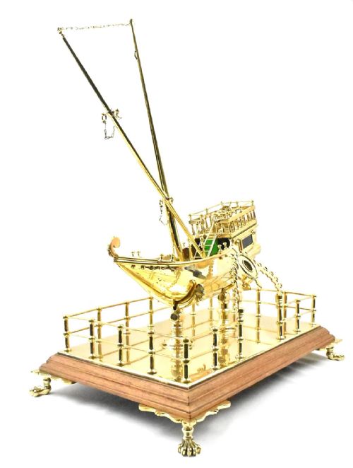 19TH CENTURY LARGE HIGH QUALITY ANTIQUE BRASS MODEL SHIP WITH A CENTRAL COMPASS - ADDITIONAL PHOTO 4
