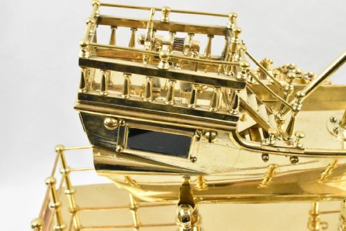19TH CENTURY LARGE HIGH QUALITY ANTIQUE BRASS MODEL SHIP WITH A CENTRAL COMPASS - ADDITIONAL PHOTO 8