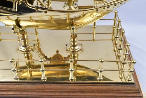 19TH CENTURY LARGE HIGH QUALITY ANTIQUE BRASS MODEL SHIP WITH A CENTRAL COMPASS - ADDITIONAL PHOTO 10