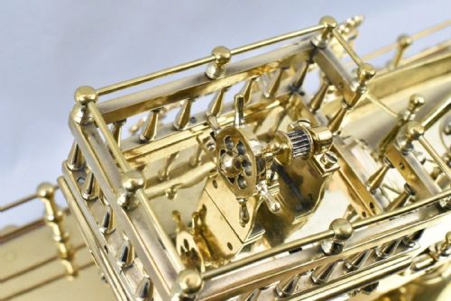 19TH CENTURY LARGE HIGH QUALITY ANTIQUE BRASS MODEL SHIP WITH A CENTRAL COMPASS - ADDITIONAL PHOTO 12