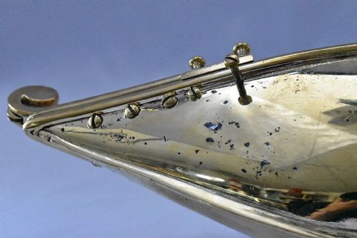 19TH CENTURY LARGE HIGH QUALITY ANTIQUE BRASS MODEL SHIP WITH A CENTRAL COMPASS - ADDITIONAL PHOTO 16