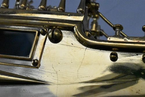 19TH CENTURY LARGE HIGH QUALITY ANTIQUE BRASS MODEL SHIP WITH A CENTRAL COMPASS - ADDITIONAL PHOTO 17
