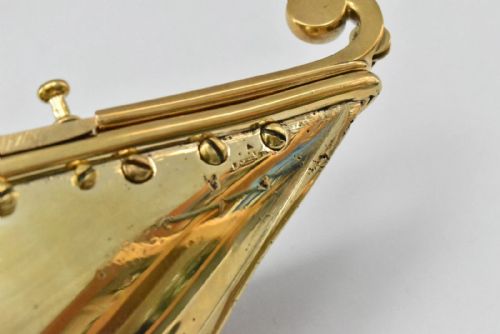 19TH CENTURY LARGE HIGH QUALITY ANTIQUE BRASS MODEL SHIP WITH A CENTRAL COMPASS - ADDITIONAL PHOTO 18
