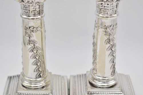 PAIR OF EDWARDIAN CORINTHIAN COLUMN SILVER PLATE CANDLESTICKS BY JOHN POUND CO - ADDITIONAL PHOTO 1
