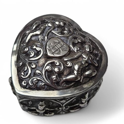 ANTIQUE INDIAN SILVER HEARTSHAPED TRINKET BOX - ADDITIONAL PHOTO 1