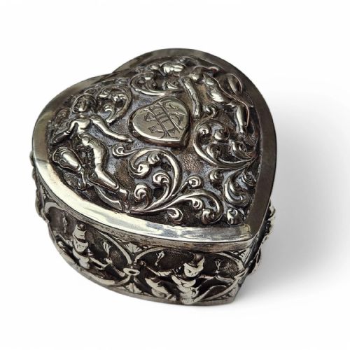 ANTIQUE INDIAN SILVER HEARTSHAPED TRINKET BOX - ADDITIONAL PHOTO 3