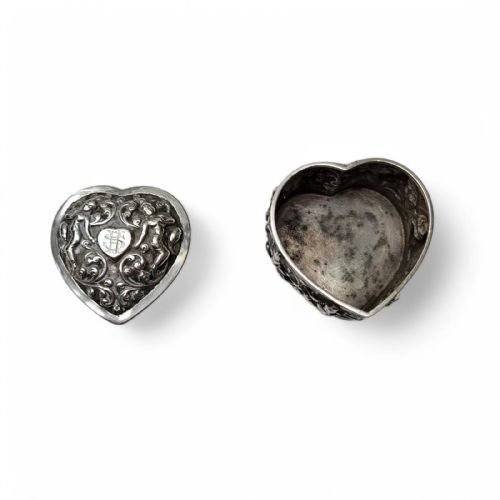 ANTIQUE INDIAN SILVER HEARTSHAPED TRINKET BOX - ADDITIONAL PHOTO 9