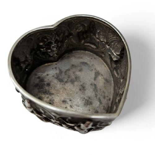 ANTIQUE INDIAN SILVER HEARTSHAPED TRINKET BOX - ADDITIONAL PHOTO 10