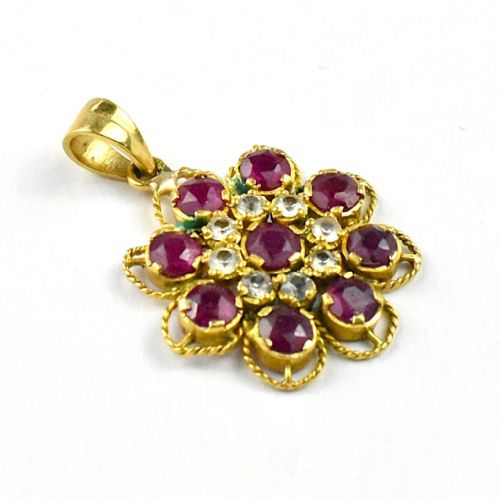 A VINTAGE RUBY WHITE SAPPHIRE CLUSTER PENDANT IN 18KT YELLOW GOLD PENDANT - ADDITIONAL PHOTO 1