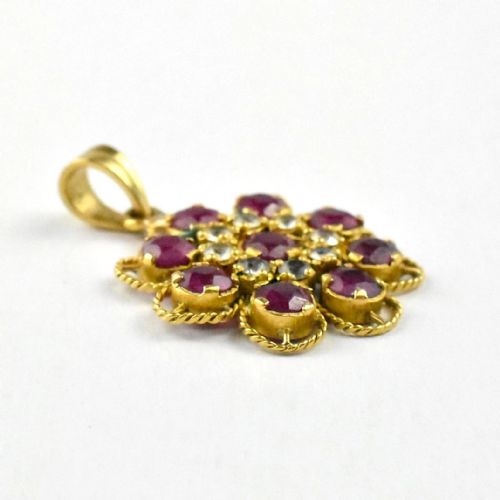 A VINTAGE RUBY WHITE SAPPHIRE CLUSTER PENDANT IN 18KT YELLOW GOLD PENDANT - ADDITIONAL PHOTO 2