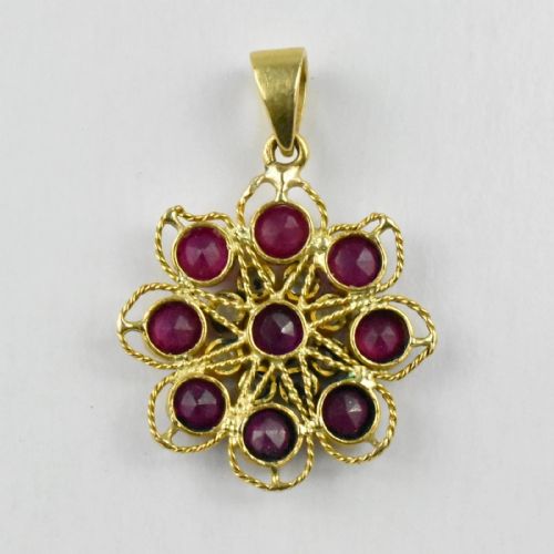A VINTAGE RUBY WHITE SAPPHIRE CLUSTER PENDANT IN 18KT YELLOW GOLD PENDANT - ADDITIONAL PHOTO 3
