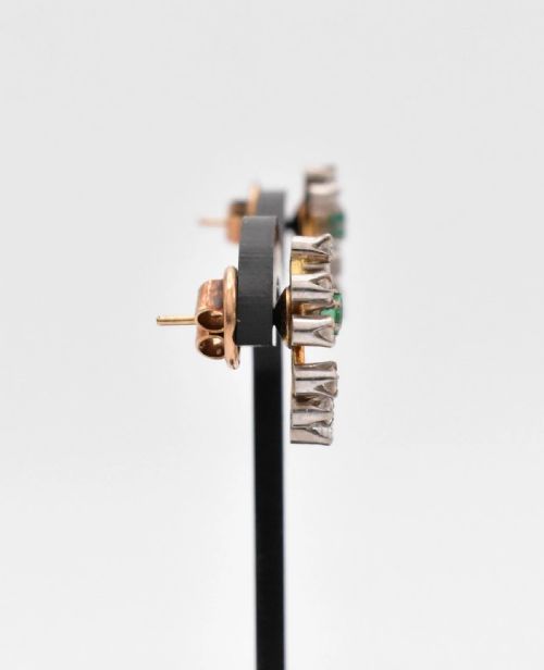 MID CENTURY MODERN 18CT YELLOW GOLD EMERALD 135CT DIAMOND CLUSTER STUD EARRINGS - ADDITIONAL PHOTO 2