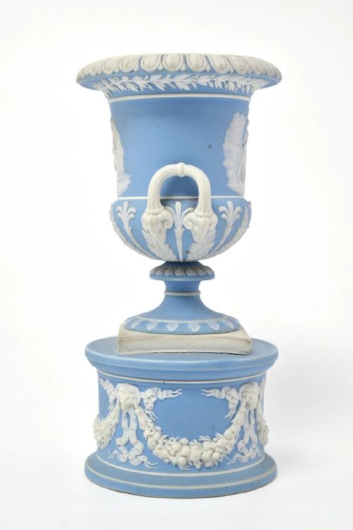 WEDGWOOD 1871 BLUE JASPERWARE CAMPANA URNS PAIR WHITE BASRELIEFS URNS PEDESTALS - ADDITIONAL PHOTO 2