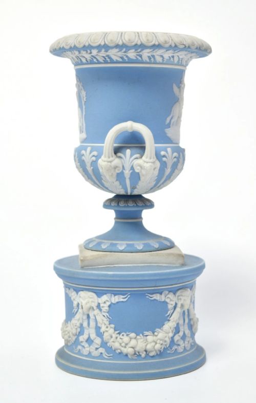 WEDGWOOD 1871 BLUE JASPERWARE CAMPANA URNS PAIR WHITE BASRELIEFS URNS PEDESTALS - ADDITIONAL PHOTO 4