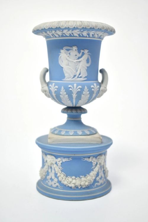 WEDGWOOD 1871 BLUE JASPERWARE CAMPANA URNS PAIR WHITE BASRELIEFS URNS PEDESTALS - ADDITIONAL PHOTO 8