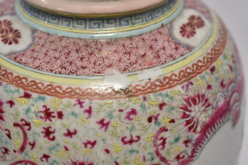 ANTIQUE QING CHINESE FAMILLE ROSE PINK GROUND BALUSTER VASE YONGZHENG MARK 14 - ADDITIONAL PHOTO 6